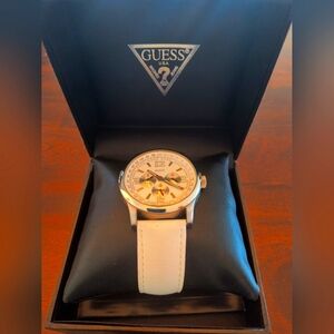Men's white leather strap Guess watch